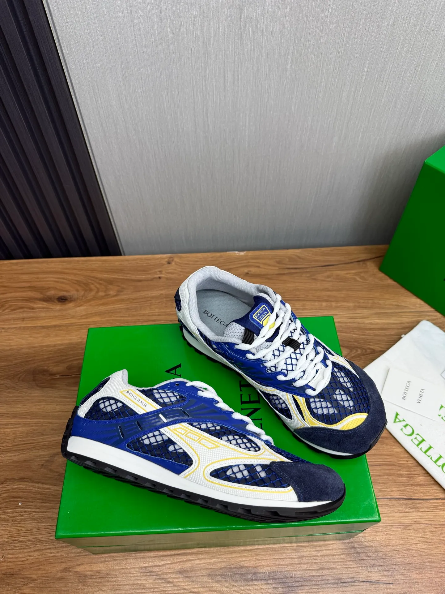 Men's men's shoes 💰620💰 BV top version 𝘽𝙊𝙏𝙏𝙀𝙂𝘼 𝙑𝙀𝙉𝙀𝙏𝘼 Orbit sneakers Wang Yibo same style couple style dad shoes 🩷💚 Runner sneakers, made of lightweight technical mesh fabric. Features a geometric patterned rubber outsole. Pay attention to the package craftsmanship ❕ High version shipping ❗️ Very nice, durable to play with and durable to make ✔️ Standard version 💯💯 The outsole is made of color-blocked TPU outsole. Women’s model 35-41 (40 41 customized) Men’s model 39-46 (45.46 customized) Equipped with original packaging